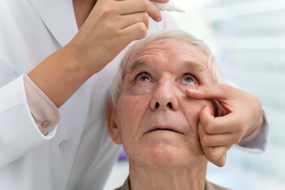 Cataract signs | best eye doctor in Indore